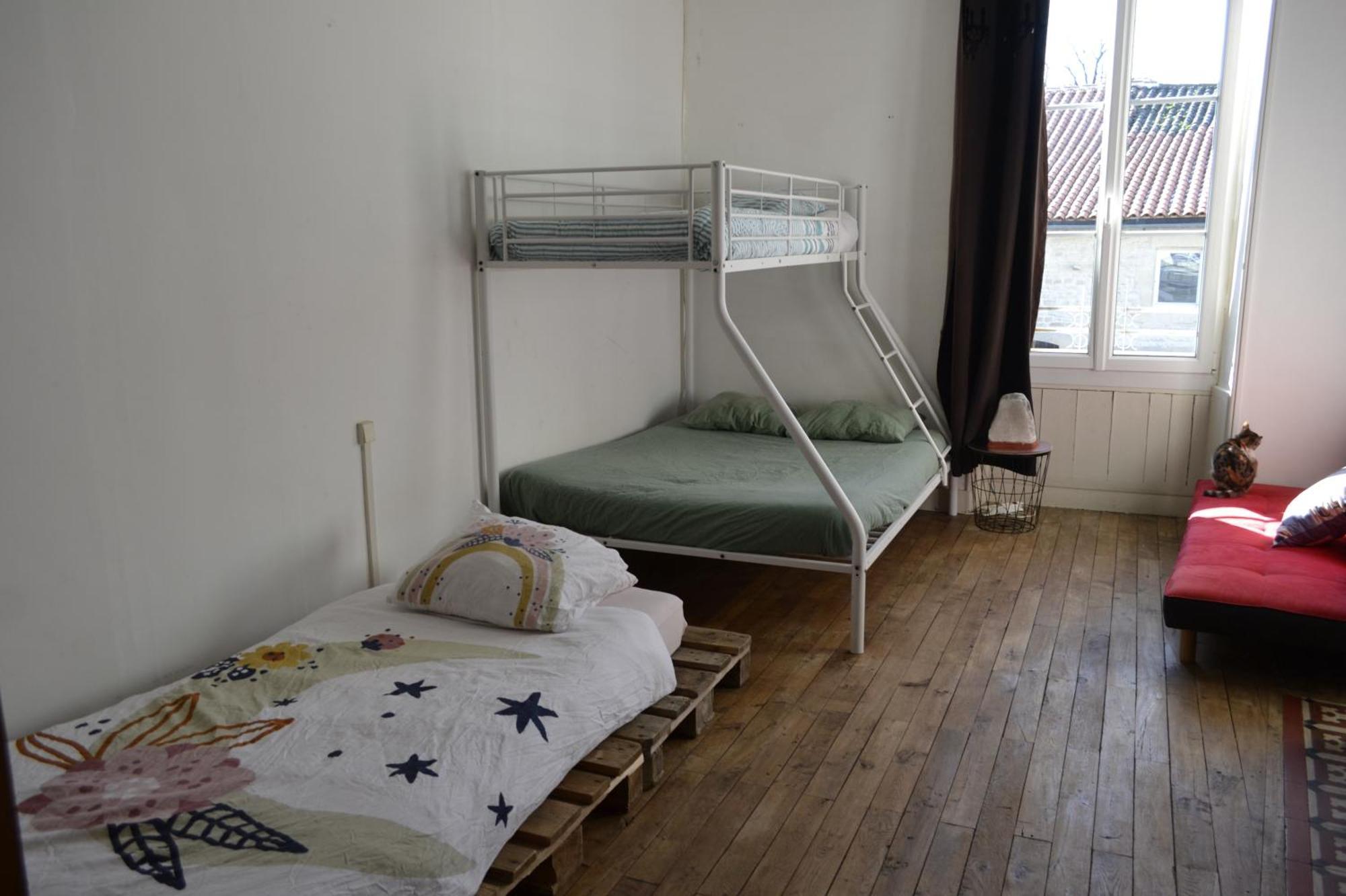 Grande Chambre Familiale Pour 2 A 5 Personnes Chef-Boutonne Exterior foto